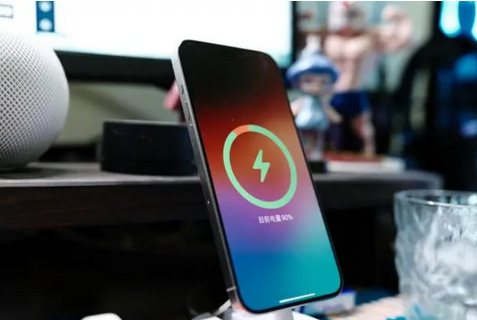 黄骅苹果15换屏服务分享用什么充电器给iPhone15充电更好 